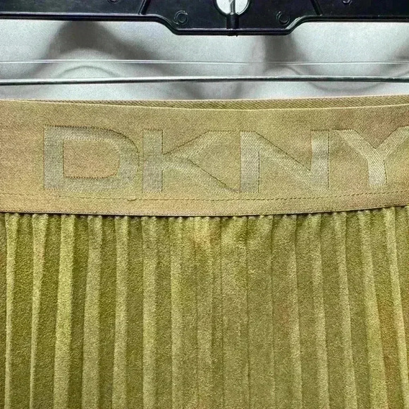 Excellent Cond, DKNY, Velvet-like pleated skirt w/ elastic waistband. Green - Picture 3 of 14
